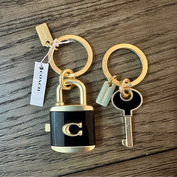 NWT COACH Lock And Key Ring Style C1679 Black And Gold - Picture 9 of 10